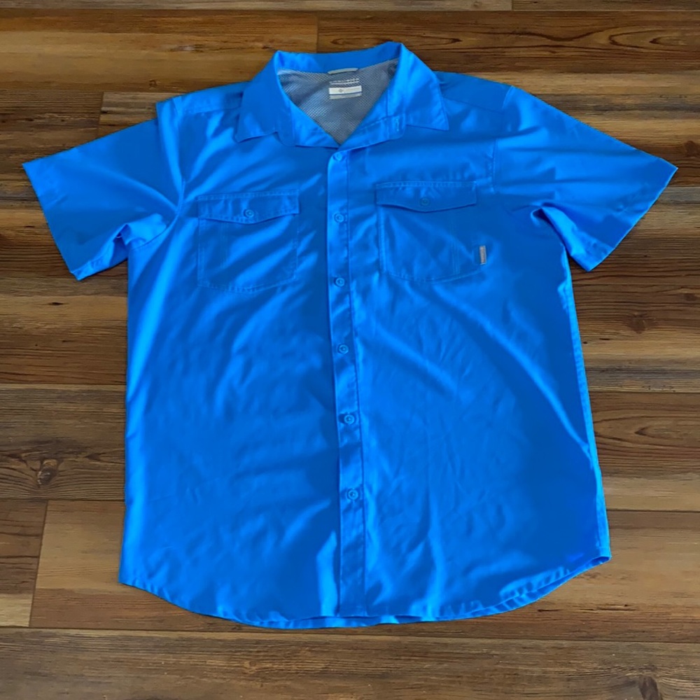 Men’s large Columbia omni-wick shirt.  Like new condition